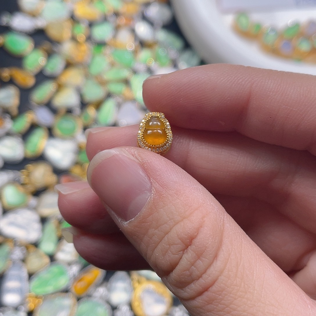 翡翠颈饰18K金镶嵌天然翡翠18kA货