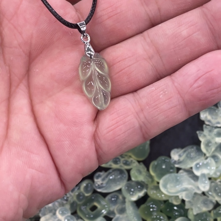 蛇纹石玉合金颈饰