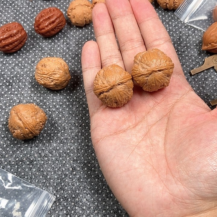 文玩核桃吊坠金蟾肚29