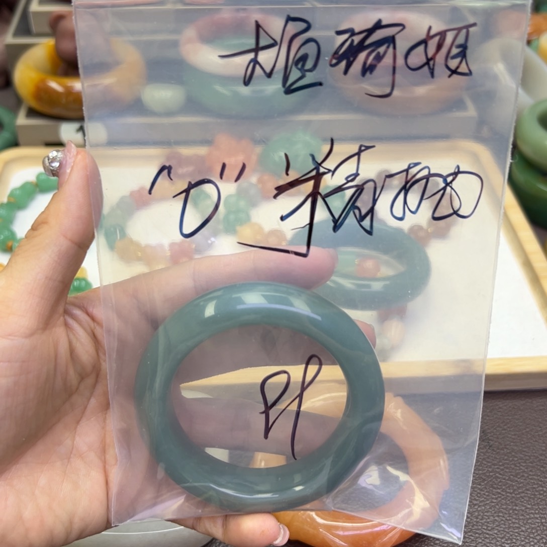 未镶嵌手镯石英岩玉大**姬