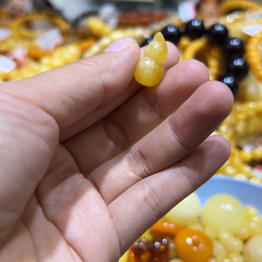 琥珀珠宝奇石未镶嵌