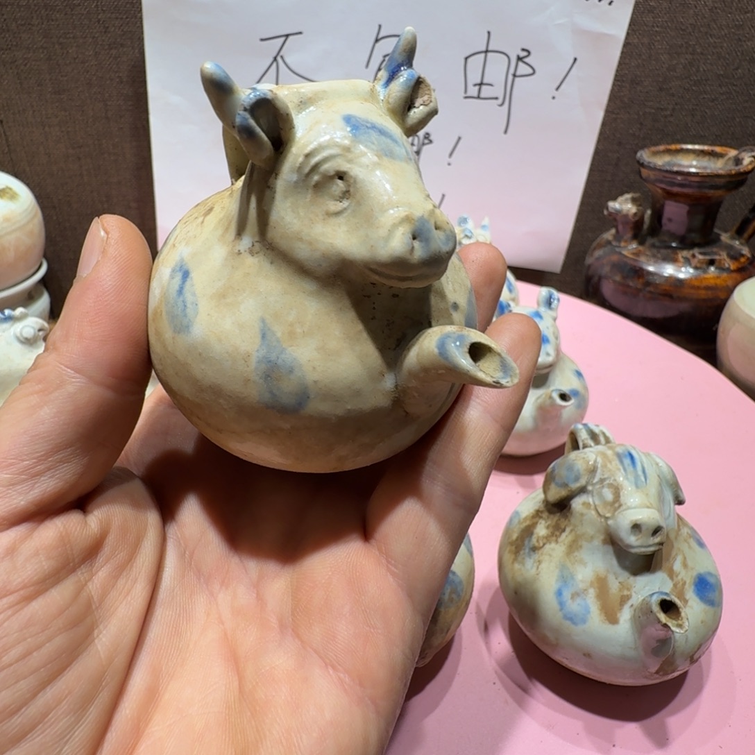 陶其他漂亮的小瓷瓶子