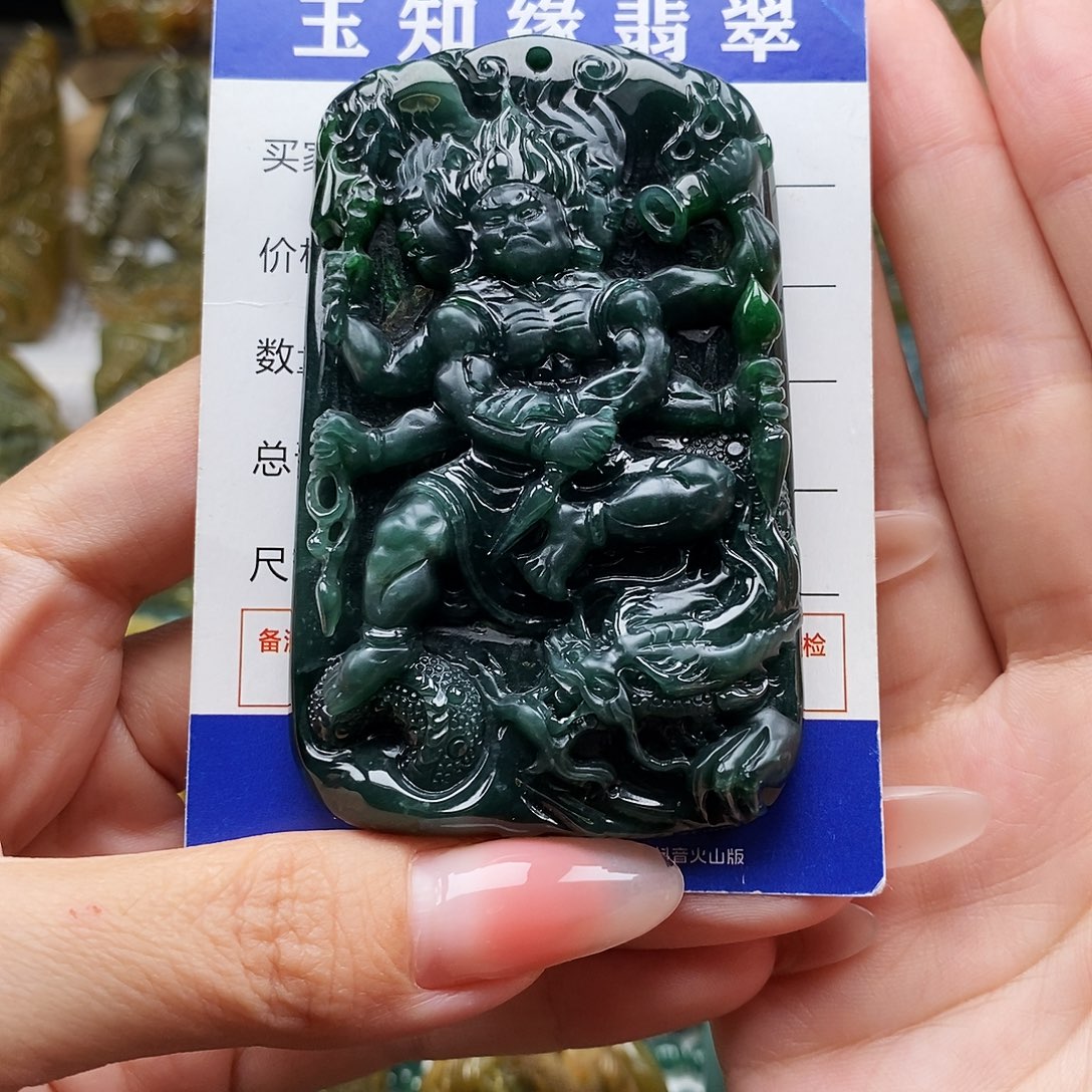 w***翡翠未镶嵌颈饰不动明王