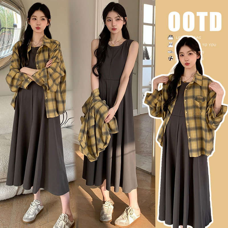 新款春夏格纹翻领通勤捏褶长袖衬衣+纯棉背心裙孕妇套装