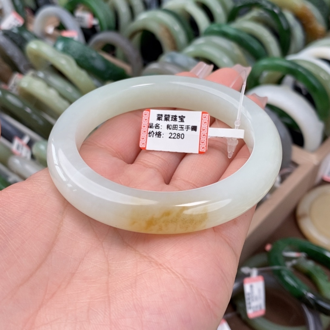 小***店和田玉未镶嵌手镯58.8