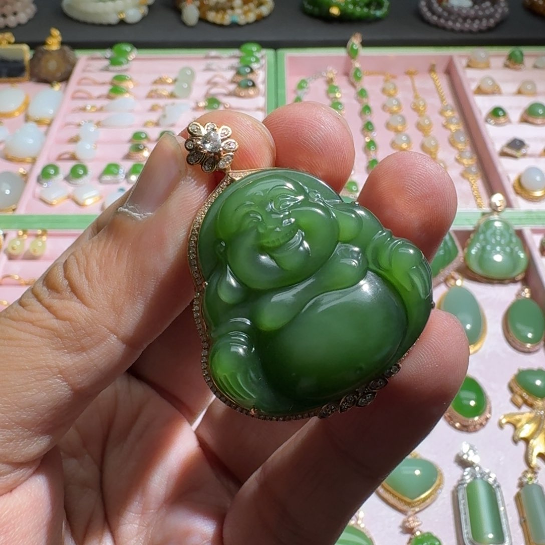 和田玉吊坠18K金镶嵌碧玉冰底菠菜绿笑佛