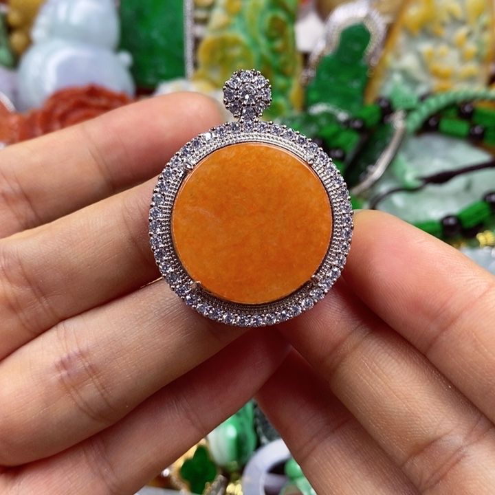 翡翠未镶嵌吊坠(赠链)