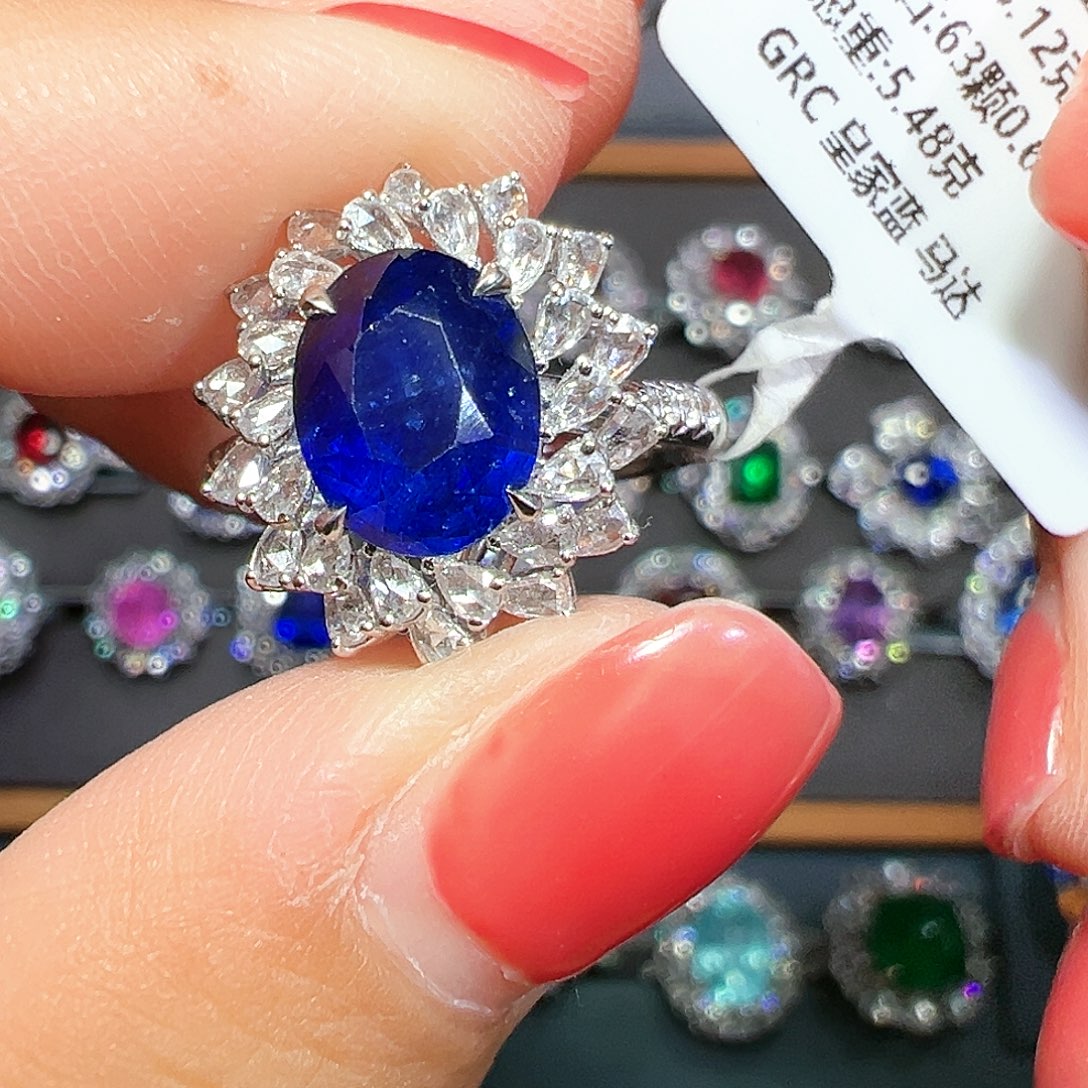 蓝宝石戒指18K金镶嵌