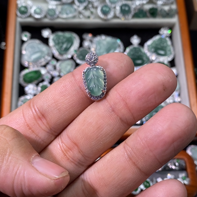 【闪购商品】翡翠颈饰未镶嵌天然