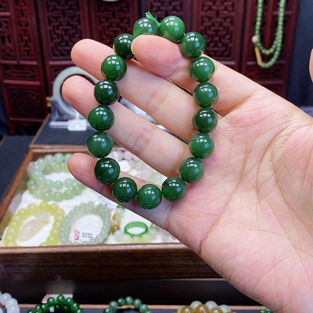 和田玉手串未镶嵌碧玉11.7