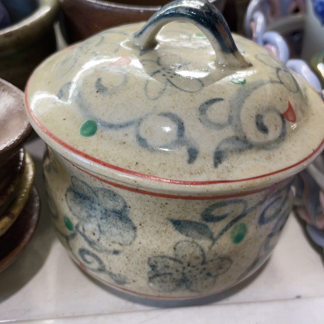 瓷片哈哈哈我真的要把它吃掉哈哈啊