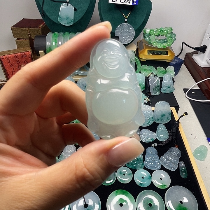 翡翠未镶嵌颈饰佛公