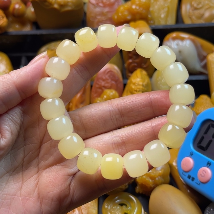 姜***叔石英质玉未镶嵌颈饰