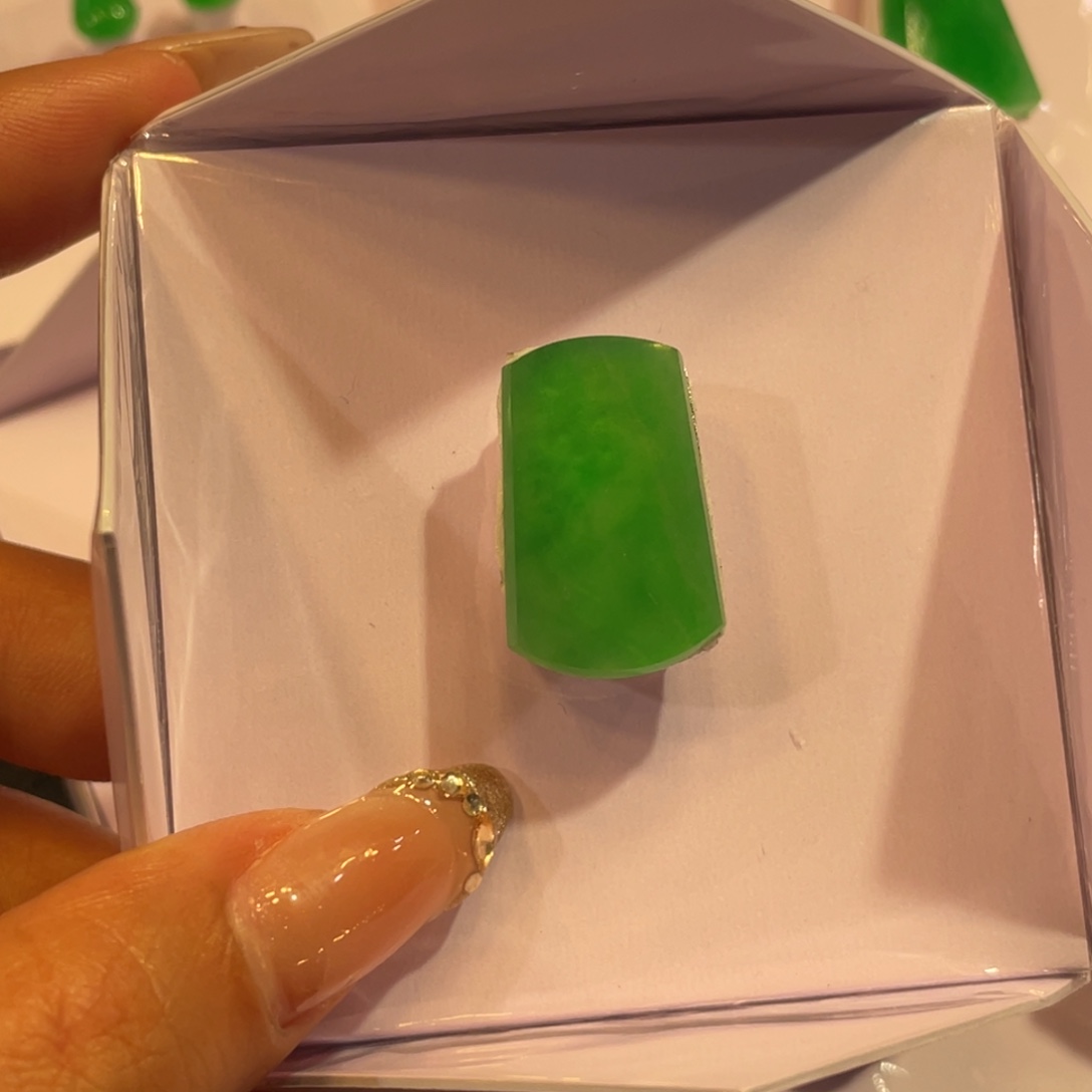 颈饰未镶嵌翡翠无事牌