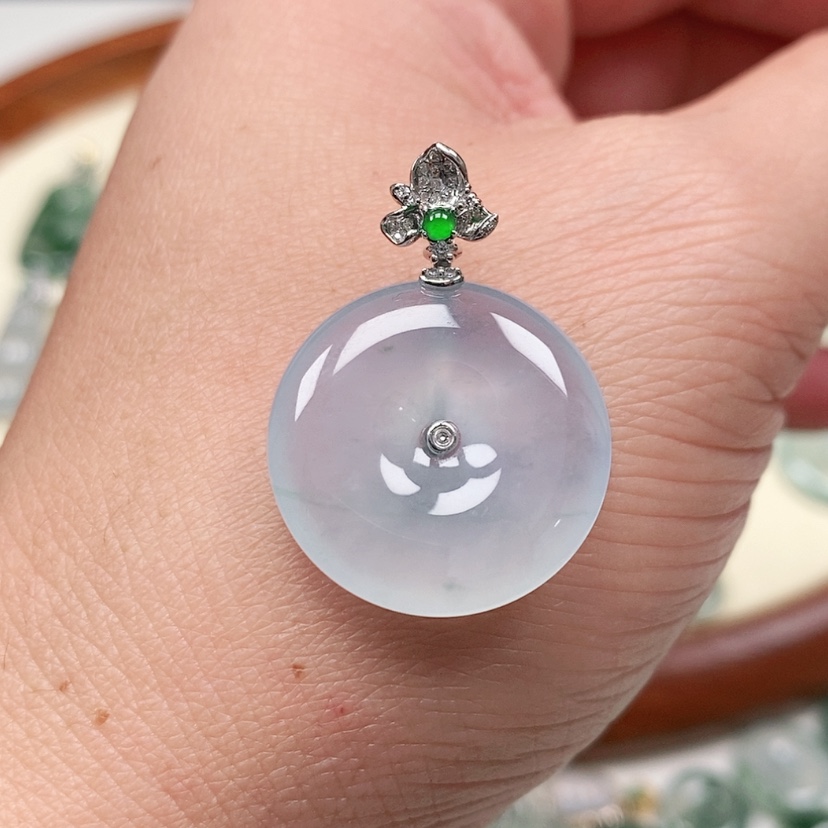 【闪购商品】翡翠吊坠(不含链)18K金镶嵌?