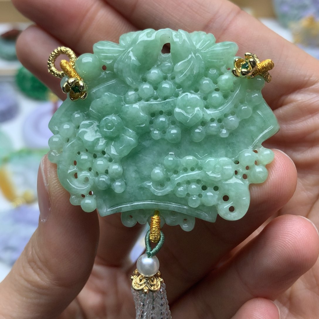 翡翠颈饰未镶嵌翡翠