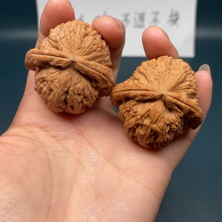 用***8木质文玩核桃核桃白狮子