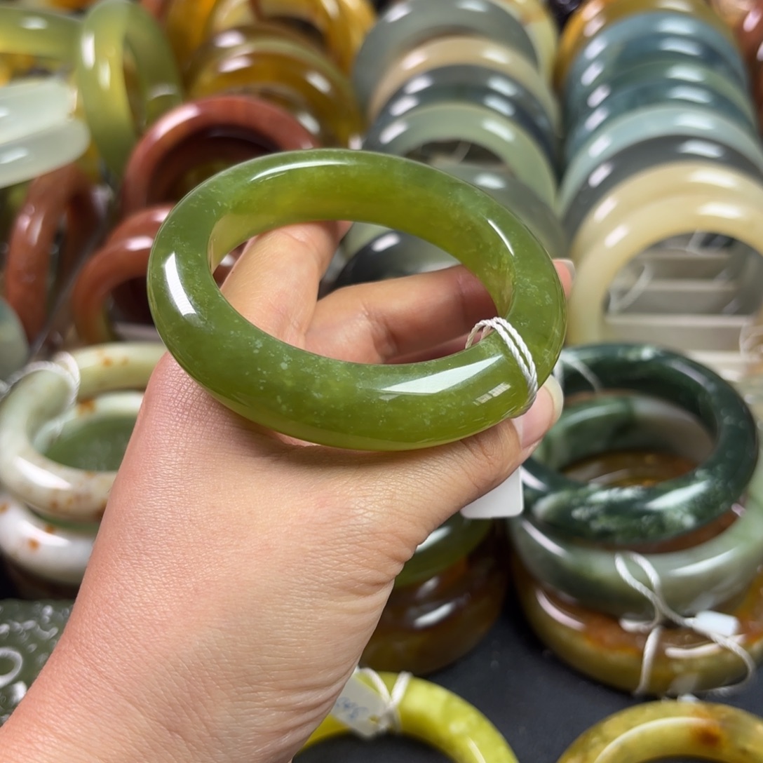 蛇纹石玉未镶嵌手镯