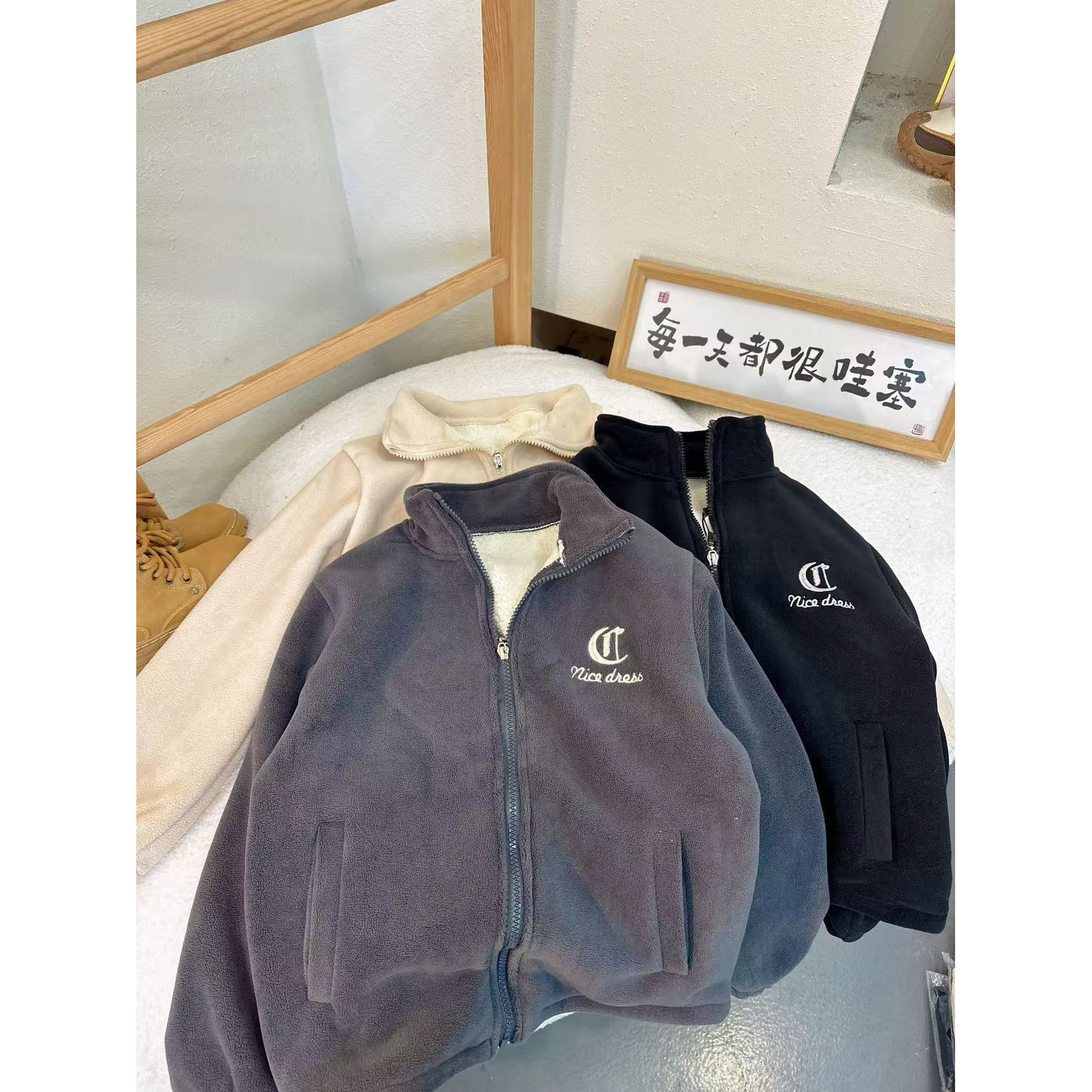 WT-906 三色儿童保暖摇粒绒休闲加绒冬季刺绣外套中性款