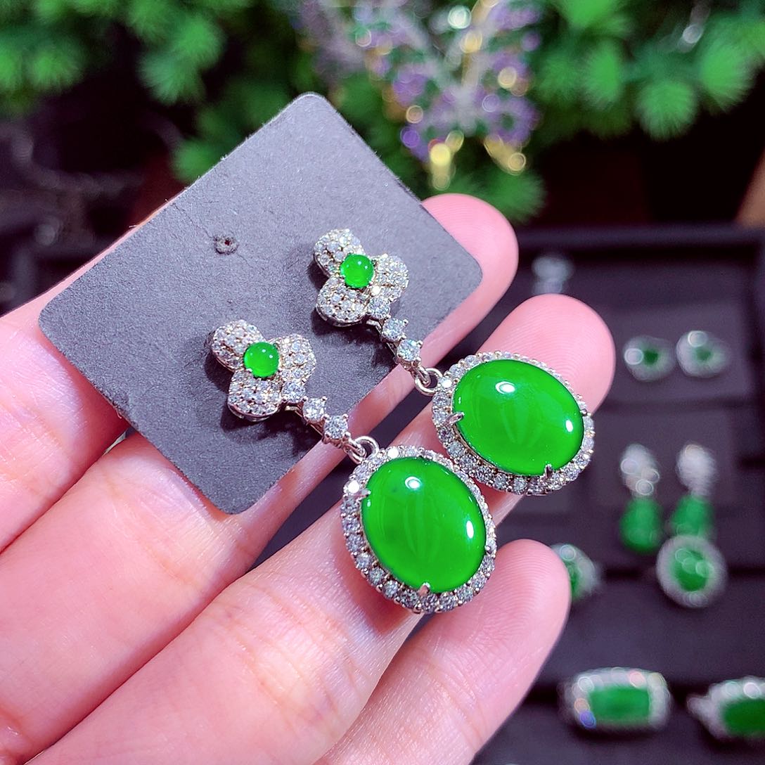 颈饰未镶嵌翡翠福**宝天然