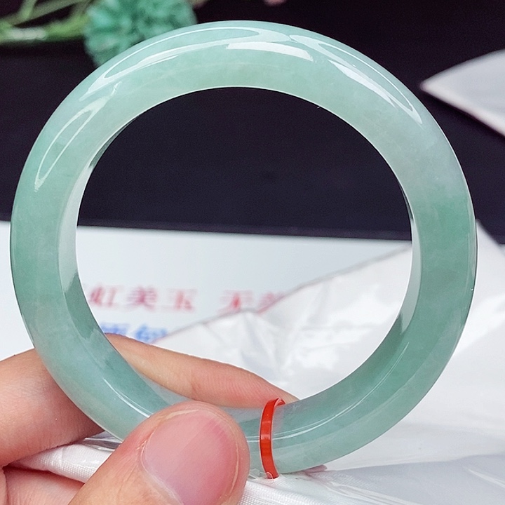 翡翠手镯未镶嵌56圈口