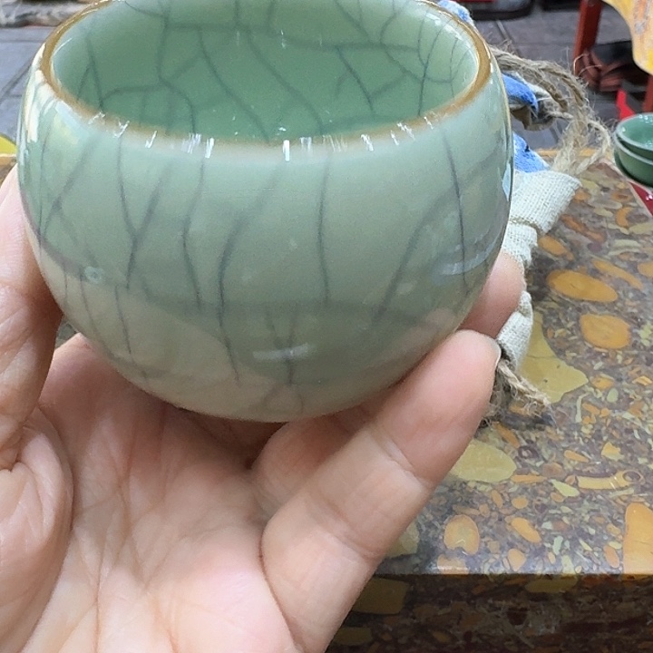 压手杯一个，瓷。。。