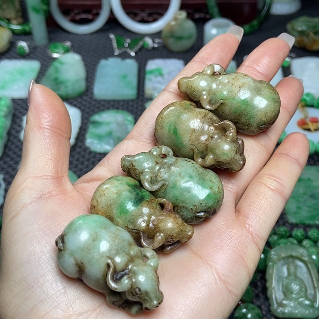 大***渊翡翠未镶嵌挂件清