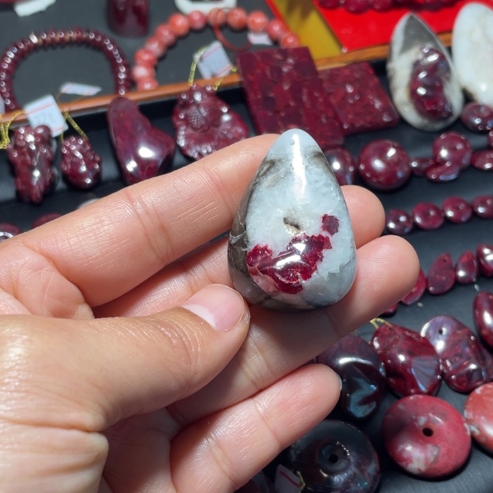 天然辰砂原石吊坠