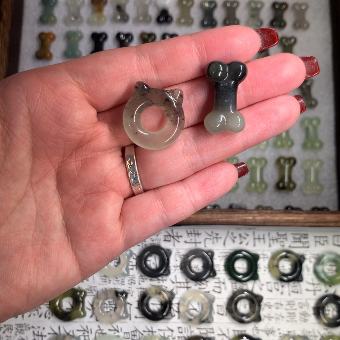 蛇纹石玉颈饰未镶嵌