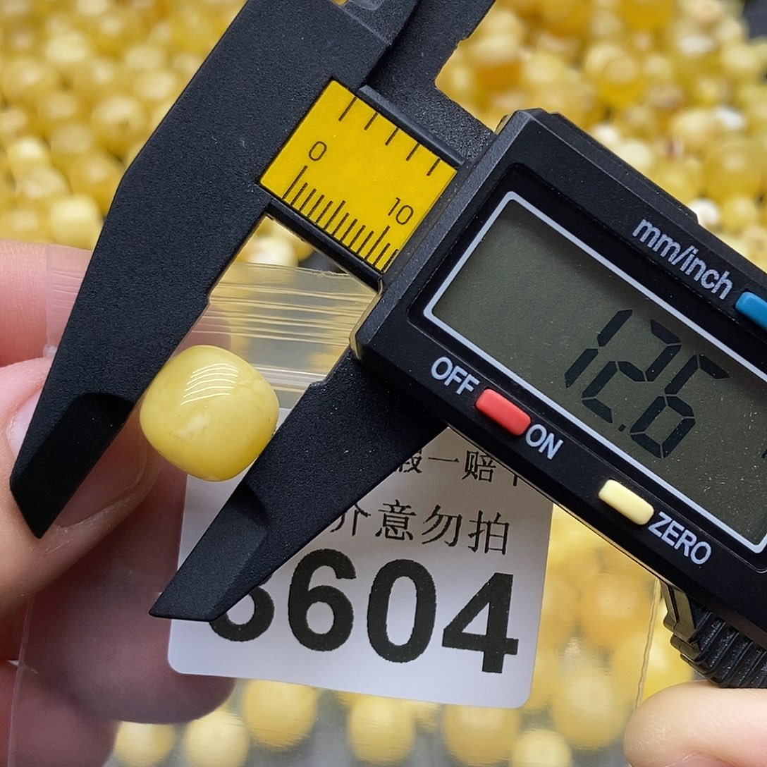 蜜蜡未镶嵌珠宝奇石3604