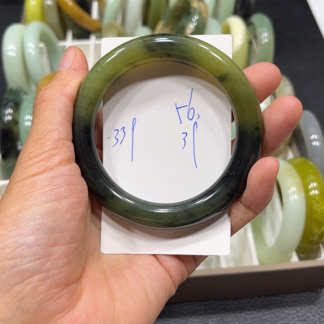 蛇纹石玉未镶嵌手镯