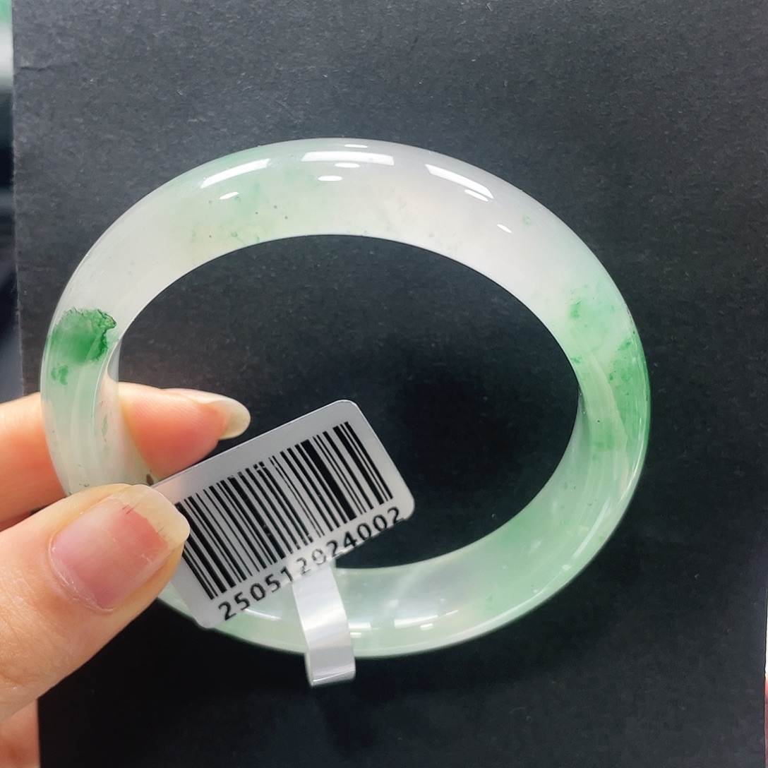 石英质玉（非洲翠）未镶嵌手镯