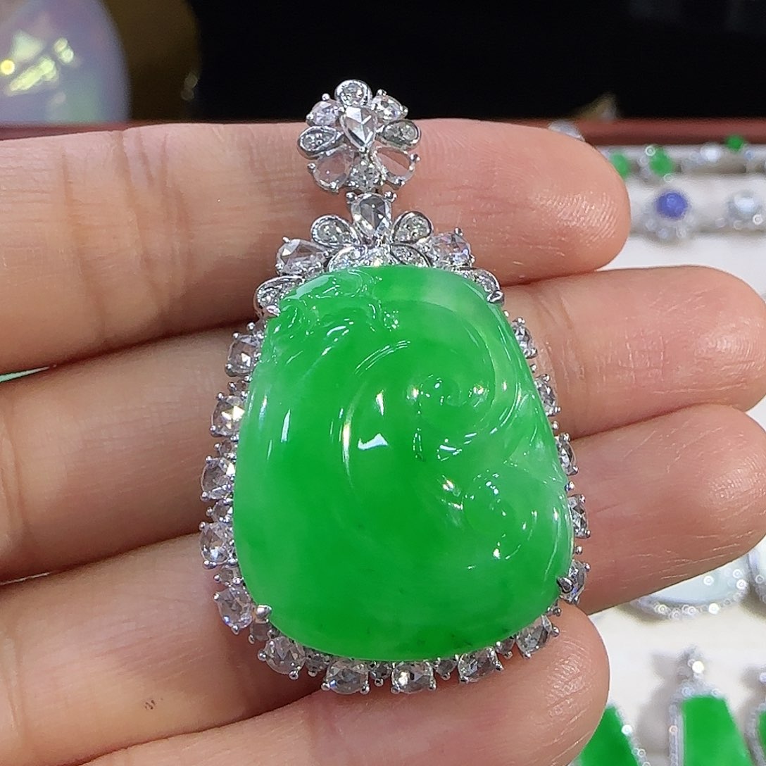 翡翠吊坠(不含链)18K金镶嵌