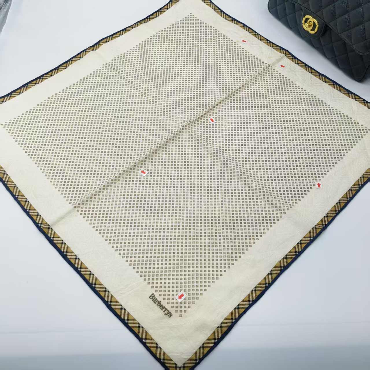 95新 BURBERRY/博柏利 海囤/巴宝莉/丝巾微瑕/yy08764