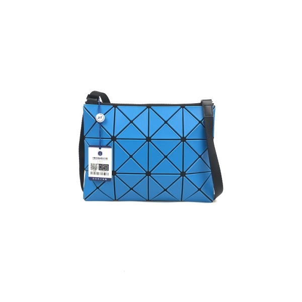 95新/三宅一生/包包/市场价3600/250206XL0034