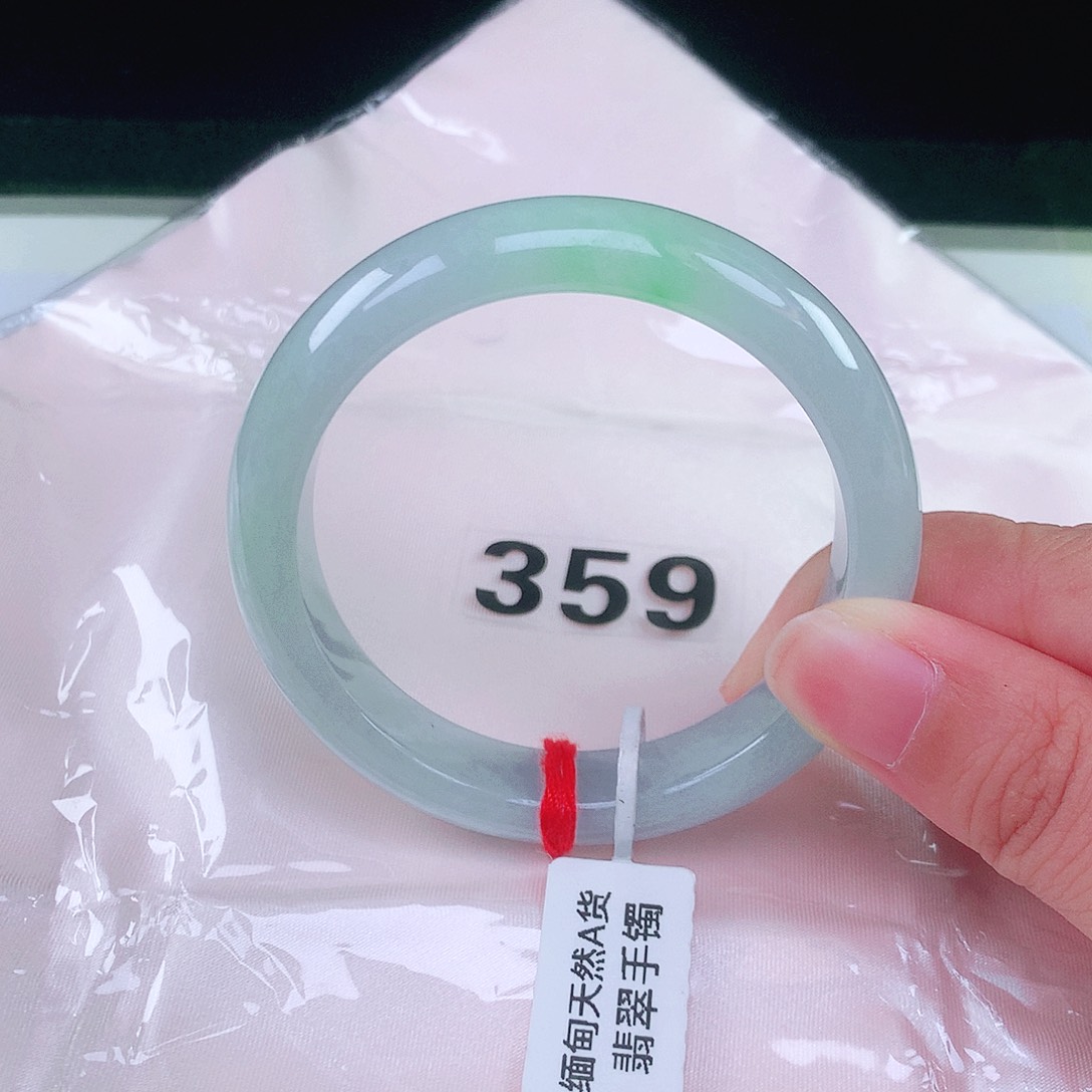 翡翠手镯未镶嵌翡翠手镯