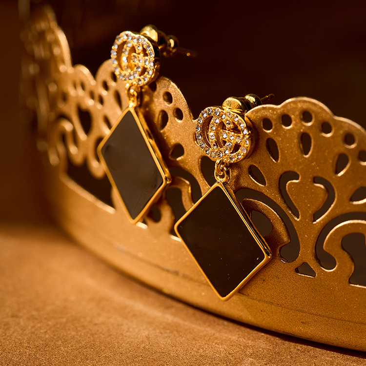 铜合金锆石耳饰 时尚方块黑色耳钉百搭字母耳钉