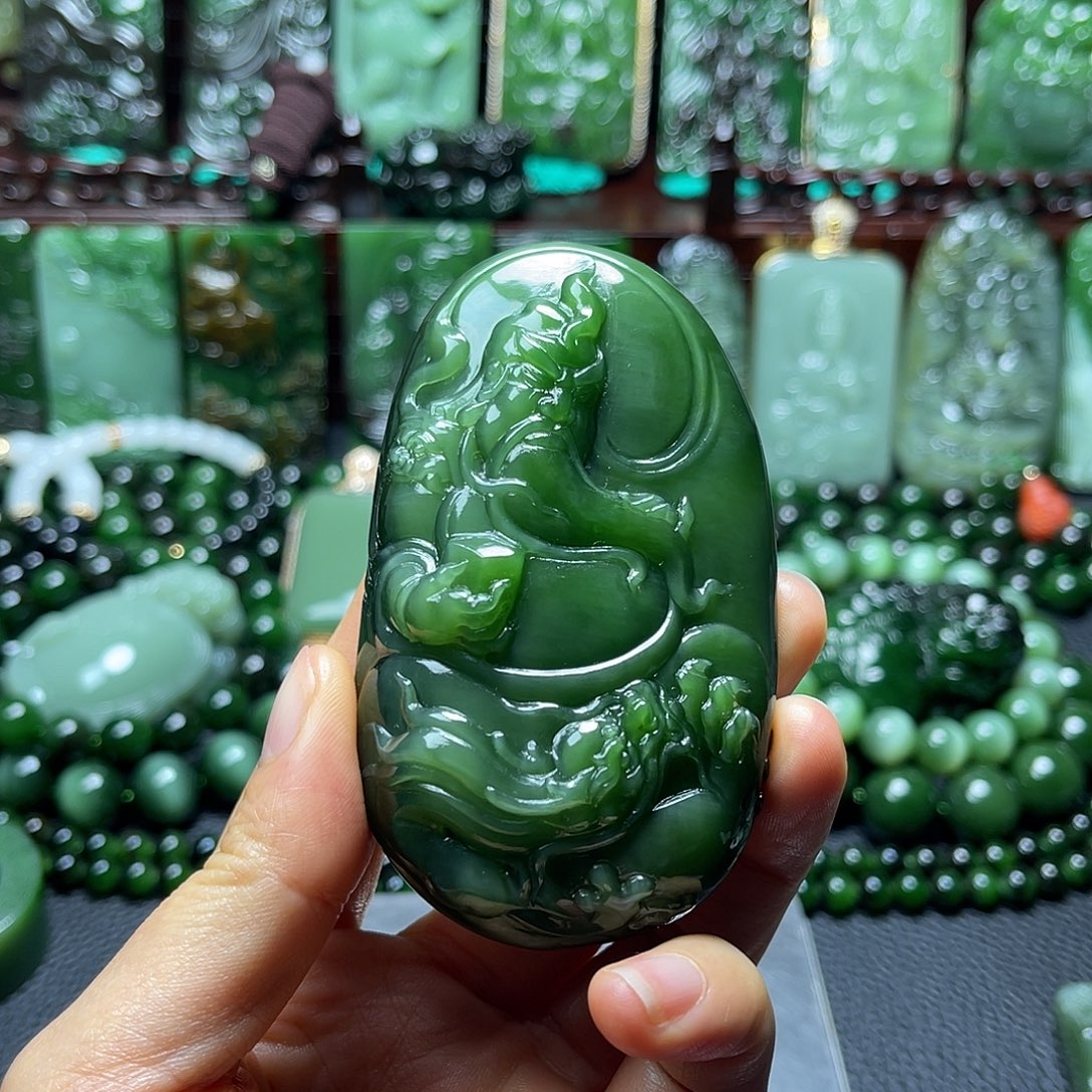不***知和田玉未镶嵌颈饰