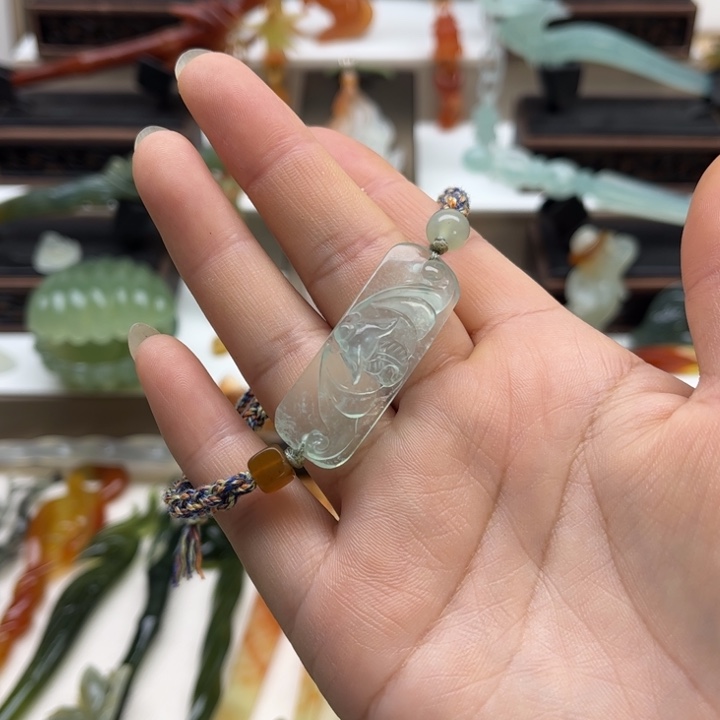 蛇纹石玉未镶嵌岫玉挂坠