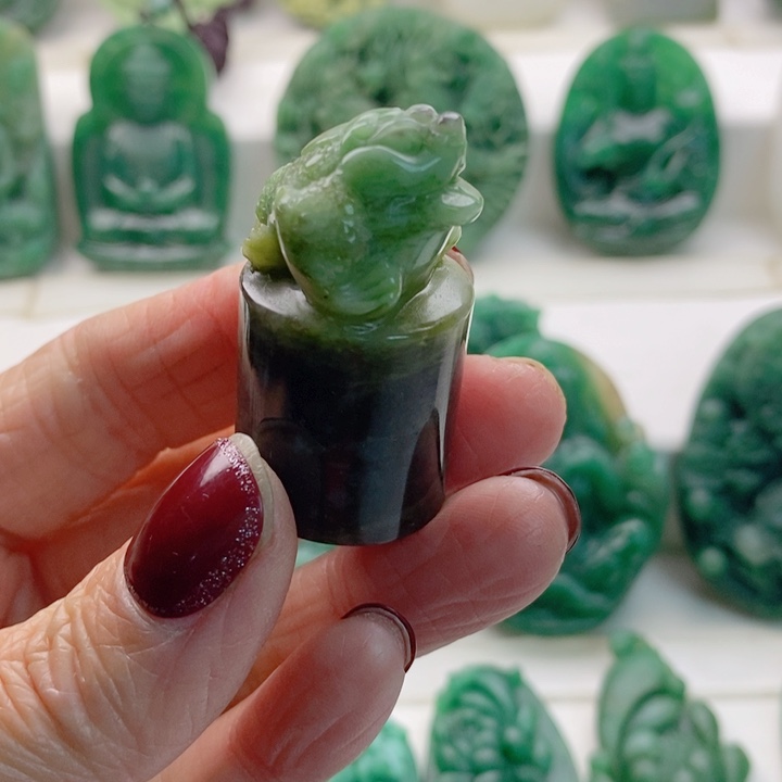 独山玉未镶嵌颈饰