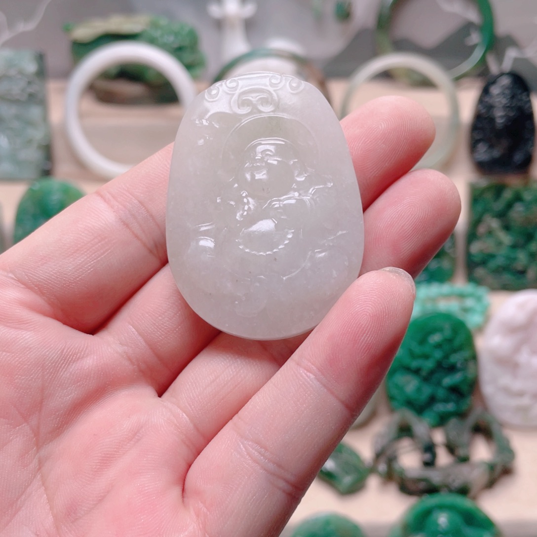 李***k独山玉未镶嵌颈饰