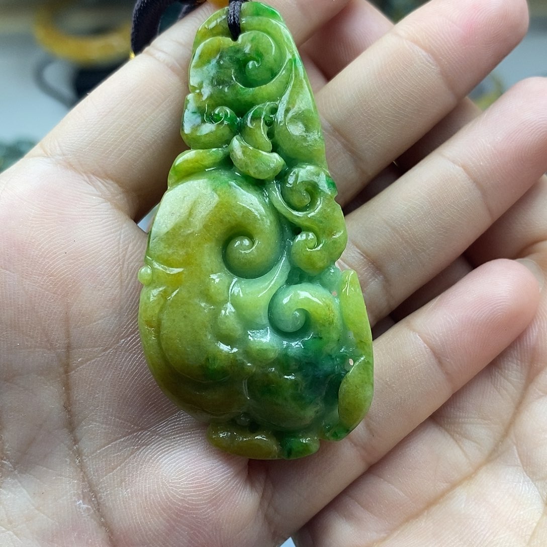 翡翠未镶嵌颈饰灵*牌子