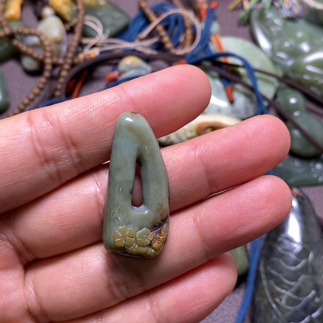 岫岩河磨玉（透闪石质玉）无未镶嵌