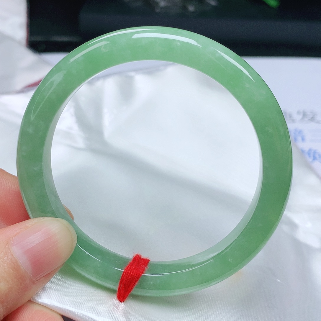 翡翠手镯未镶嵌正5455