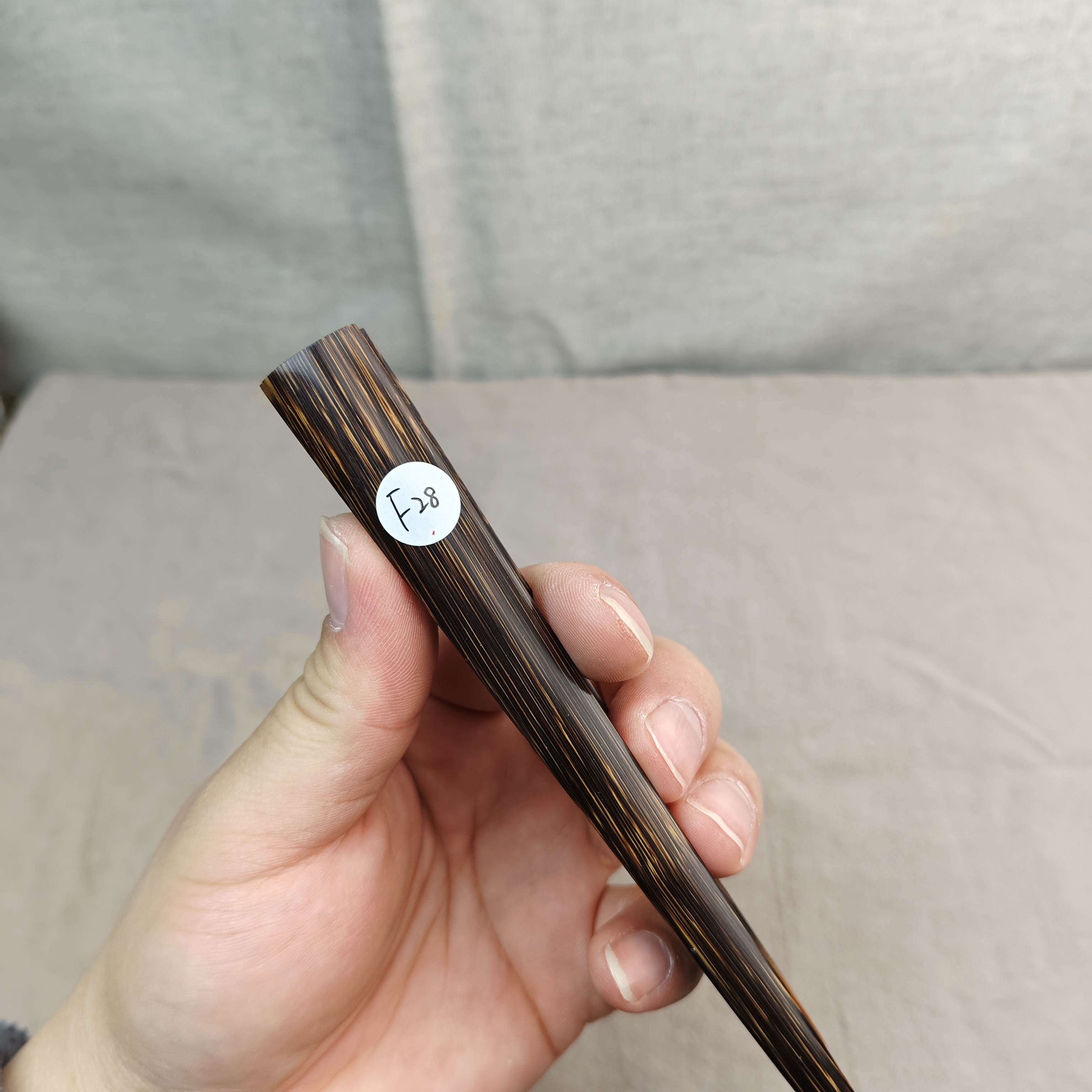 编号F28，和尚头型，黑棕竹折扇7寸18方排口1.8，作者储德元