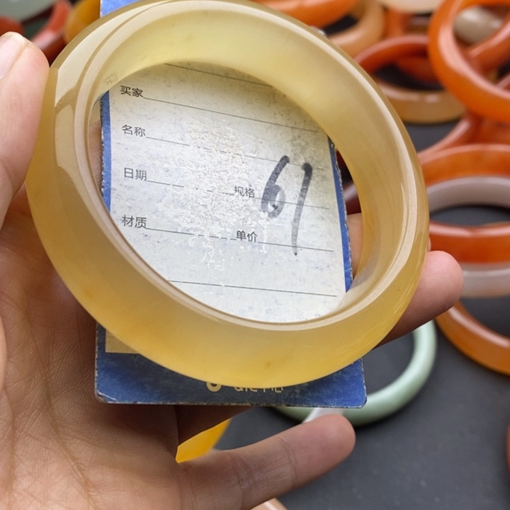 未镶嵌手镯石英质玉