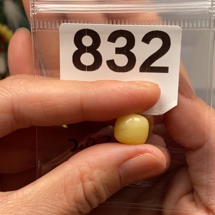 可***光蜜蜡未镶嵌裸石11.5