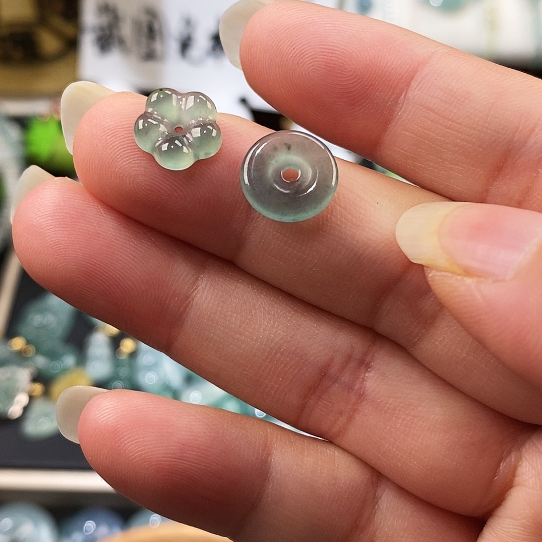 翡翠未镶嵌颈饰冰种平安扣花花