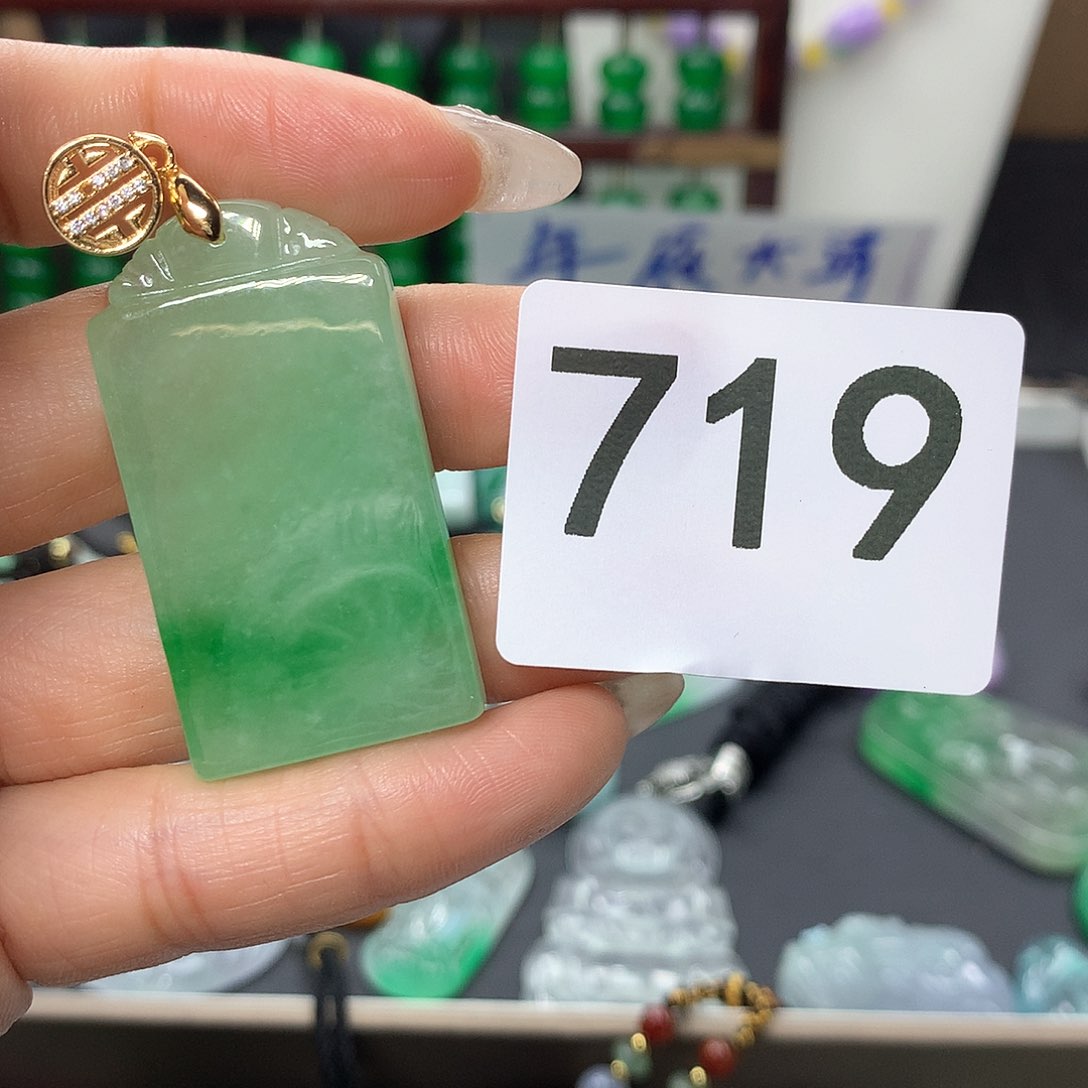 翡翠颈饰未镶嵌翡翠