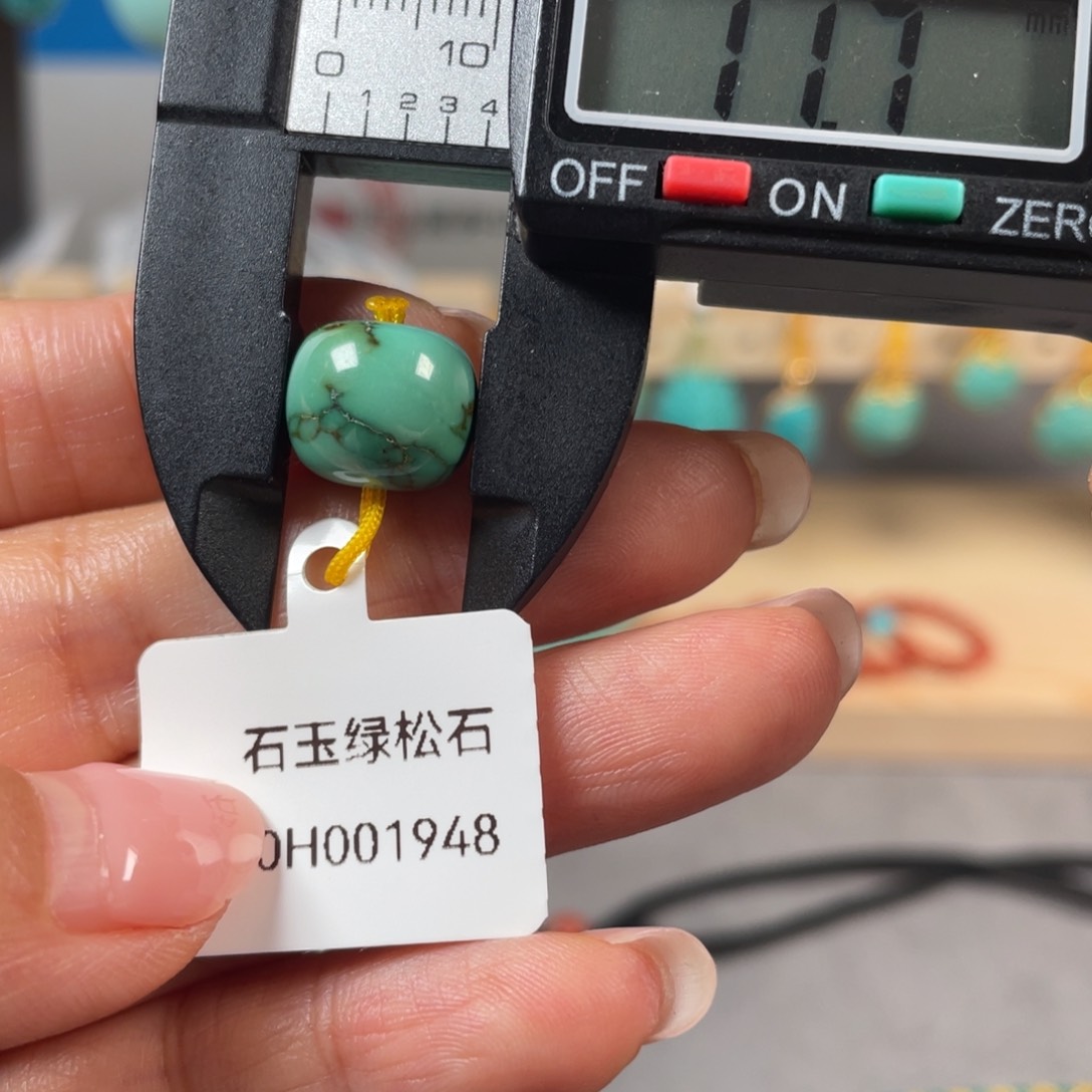 绿松石未镶嵌颈饰